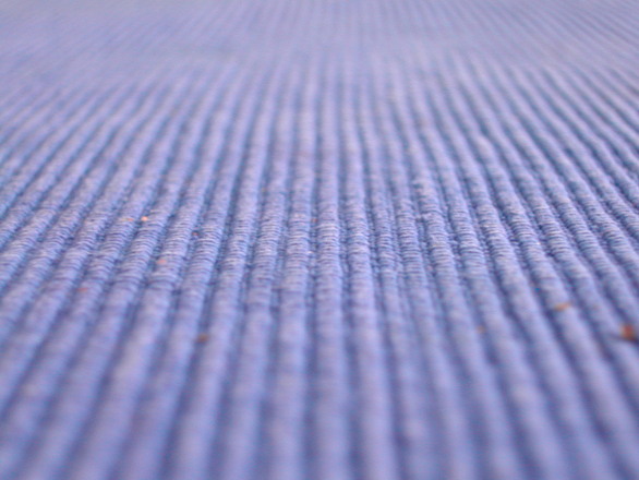 A shaggy szőnyeg tisztítása speciális módszerrel történik